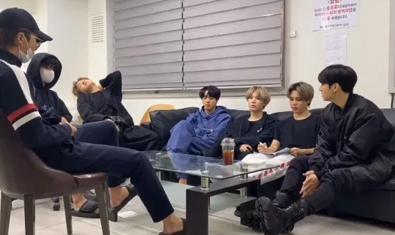 BTS gợi ý về bài hát mới cho đối thủ khi họ lên kế hoạch cho album mới